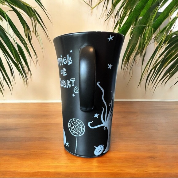 RARE 2007 Starbucks Trick or Treat Halloween Mug – 14oz - Black & White - Picture 3 of 9